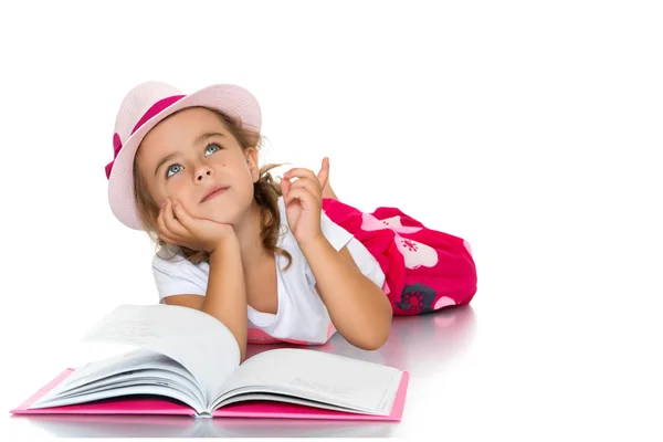 Petite fille avec un livre — Photo