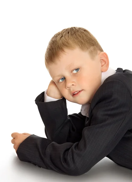 Pequeño niño con traje — Foto de Stock