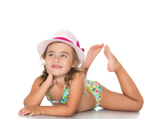 Ragazza in costume da bagno prendere il sole — Foto Stock