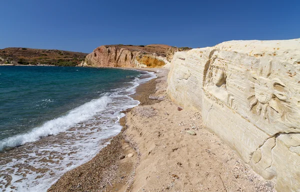 Vyřezávané postavy v Kalamitsi beach, Kimolos ostrov, Cyclades, Řecko Stock Snímky