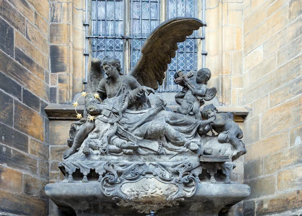 St. John of Nepomuk Cenotaph at St. Vitus Cathedral exterior, Prague, Czech Republic — Stock Photo, Image