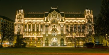 Gresham Palace, gece, Budapeşte, Macaristan
