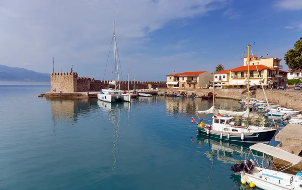 Nafpaktos stadthafen, griechenland — Stockfoto