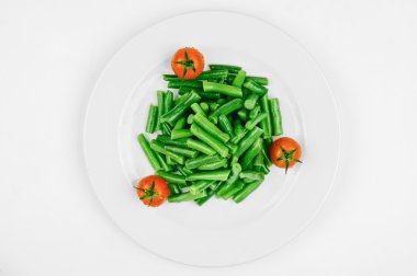 Kiraz domatesli kuşkonmaz.