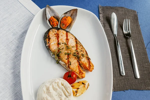 ızgara balık, somon steak
