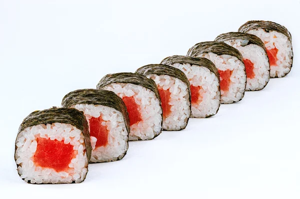 Suşi rulo ton balığı ile