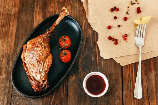 Kızarmış tavuk budu.