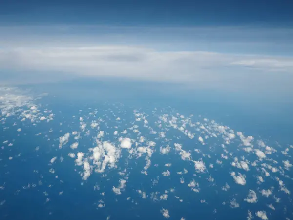 Mavi Gökyüzünde Bulut — Stok fotoğraf