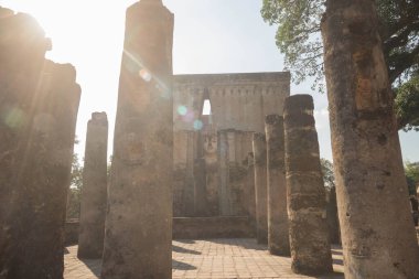 Tapınağın içinde arkeolojik bir alan var..