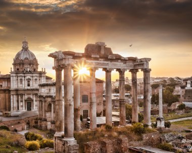 Roma, Italya'gündoğumu karşı ünlü Roma Harabeleri