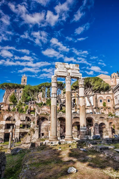 Berømte romerske ruiner i Roma, Italia – stockfoto