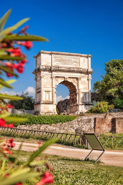 Arc de Titus sur le Forum Romain à Rome, Italie — Photo