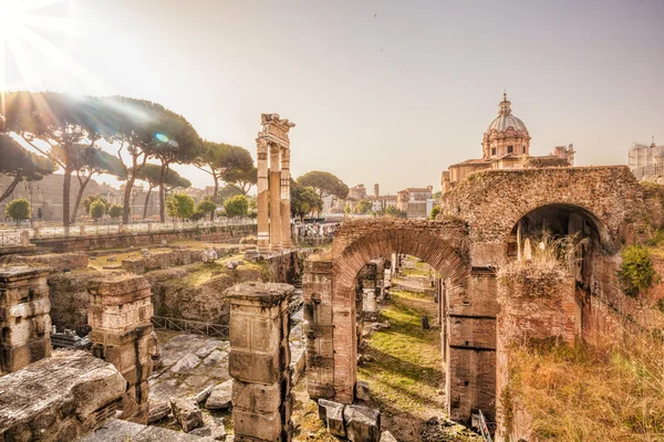Famous Roman ruins in Rome, Italy — Stock Photo, Image
