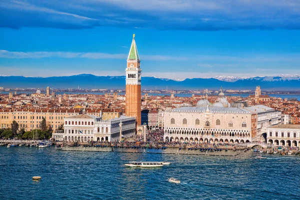 Panorama de Venecia con Alpes en Italia — Foto de Stock