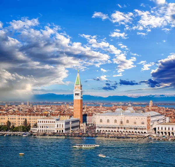 Panorama van Venetië met Alpen in Italië — Stockfoto