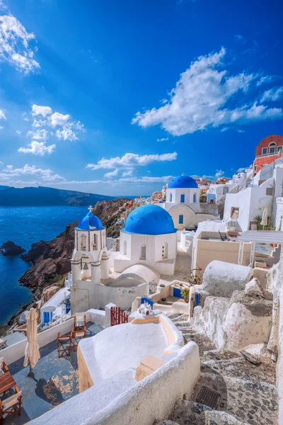 Pueblo de Oia en la isla de Santorini, Grecia — Foto de Stock