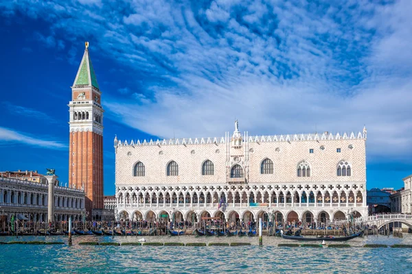 Venezia med Markusplassen i Italia – stockfoto