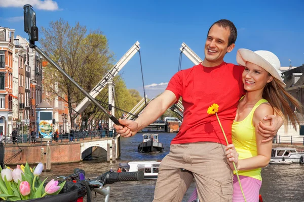 Selfie gegen Kanal in Amsterdam, Holland — Stockfoto