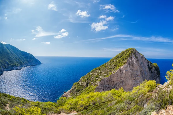 Costa de la isla de Zakynthos con Navagio en Grecia — Foto de Stock