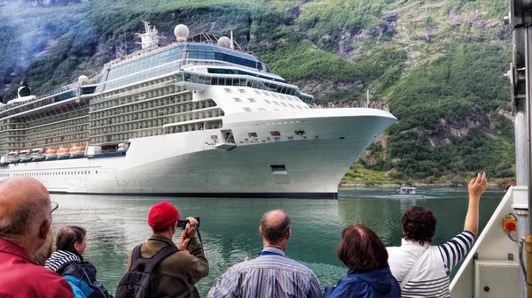 Geiranger fjord with cruise trip in Norway — Stock Photo, Image