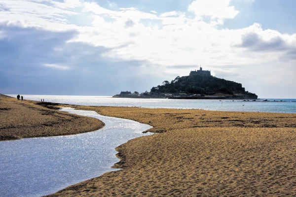 コーンウォールのペンザンス近く日没に対して St Michael マウント — ストック写真