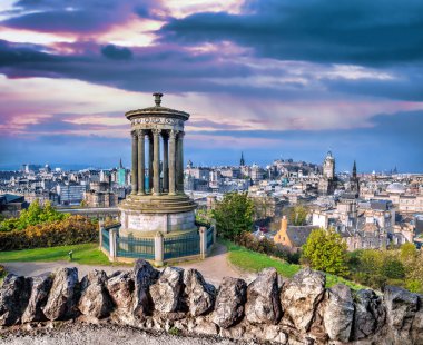 İskoçya'da Calton Hill ile Edinburgh panorama