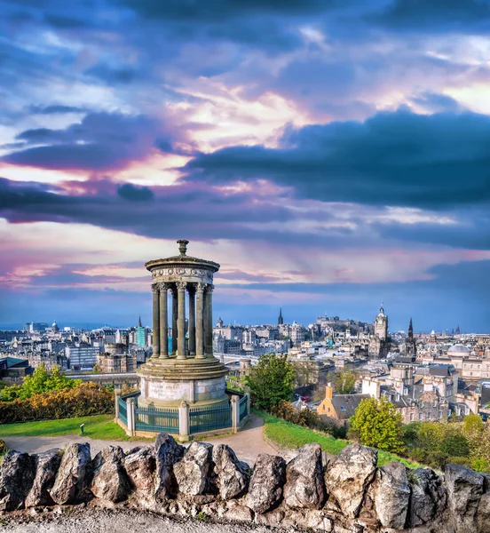 İskoçya'da Calton Hill ile Edinburgh panorama — Stok fotoğraf