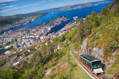 Bergen Norveç'te Asansör ile Floyen görüntülemek