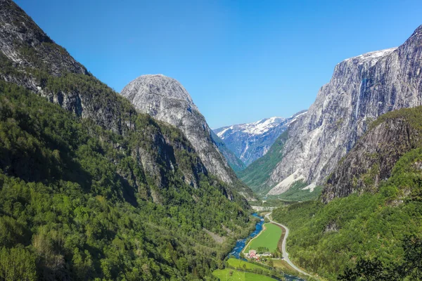 Valle profundo cerca de la Flam en Noruega — Foto de Stock