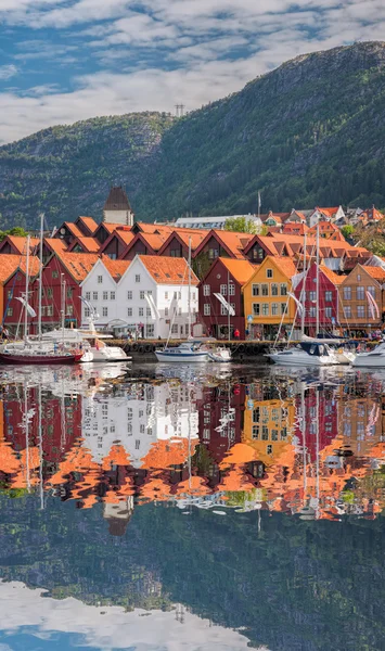 Berømt Bryggen-gate i Bergen, UNESCOs verdensarvsted – stockfoto