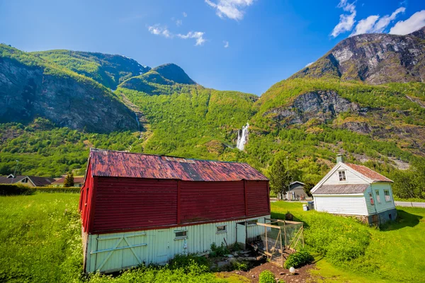 Flam wieś z kolorowe domy w Norwegii — Zdjęcie stockowe