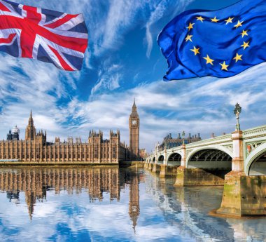 Londra, İngiltere, kalmak veya ayrılmak, Brexit Big Ben karşı uçan Avrupa Birliği ve İngiliz Birliği bayrağı