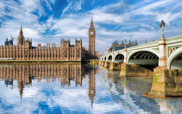 Big Ben con ponte a Londra, Inghilterra, Regno Unito — Foto Stock
