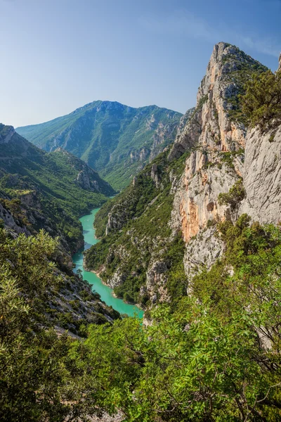 Canyon de Verdon com barcos em Provence, França. O maior desfiladeiro alpino da Europa . — Fotografia de Stock