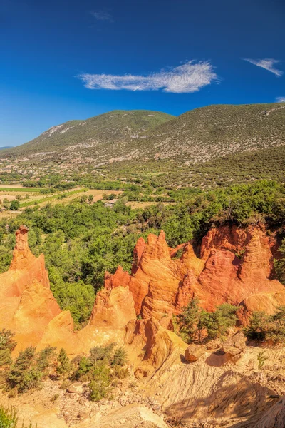 Червоні скелі в Колорадо Прованс в Luberon парку Франції — стокове фото