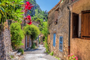 Moustiers Sainte Marie Köyü Street'in Provence, Fransa