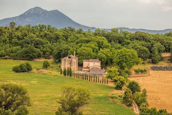 Lonely villa in het hart van de Provence, Frankrijk — Stockfoto