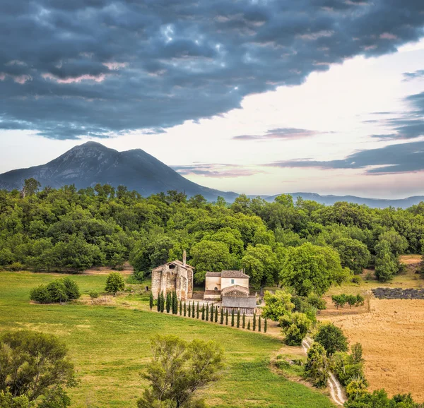 Einsame Villa im Herzen der Provence, Frankreich — Stockfoto