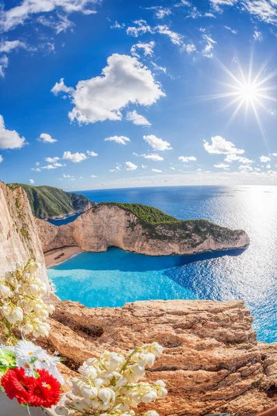 Пляж Навагио Корабельным Венком Цветами Острове Закинф Греция — стоковое фото