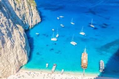 Yunanistan 'ın Zakynthos adasında tekneleri olan Navagio plajı