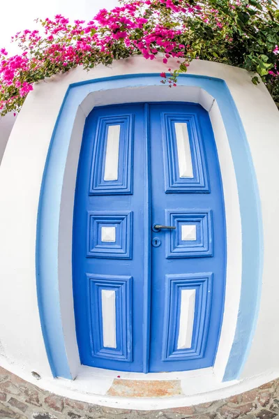 Villaggio Oia Con Tipica Vecchia Porta Blu Sull Isola Santorini — Foto Stock