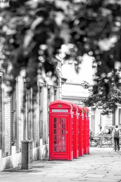 Słynne Czerwone Budki Telefoniczne Covent Garden Street Londyn Anglia — Zdjęcie stockowe