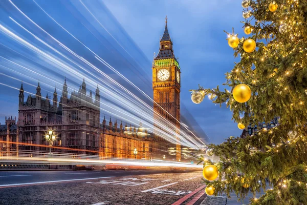 Big Ben Mit Weihnachtsbaum Abend London England Vereinigtes Königreich — Stockfoto