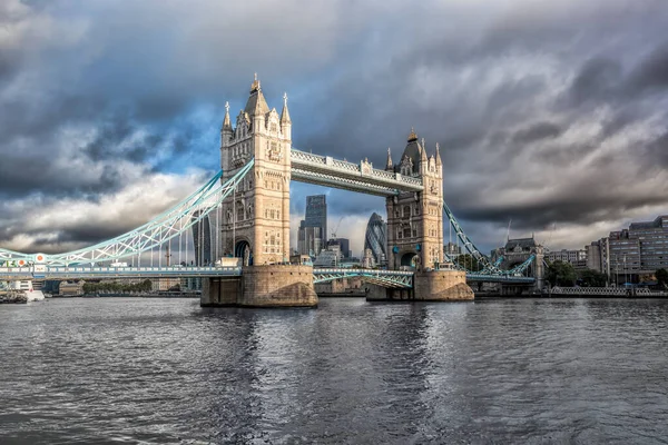 Tower Bridge Dramatic Cloudy Sky London England — Stock Photo, Image