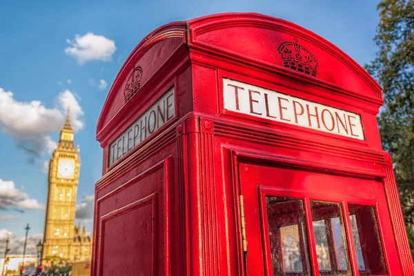 Big Ben Czerwoną Budką Telefoniczną Londynie Anglia Wielka Brytania — Zdjęcie stockowe