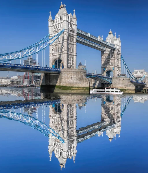 Tower Bridge Met Blauwe Lucht Londen Engeland — Stockfoto