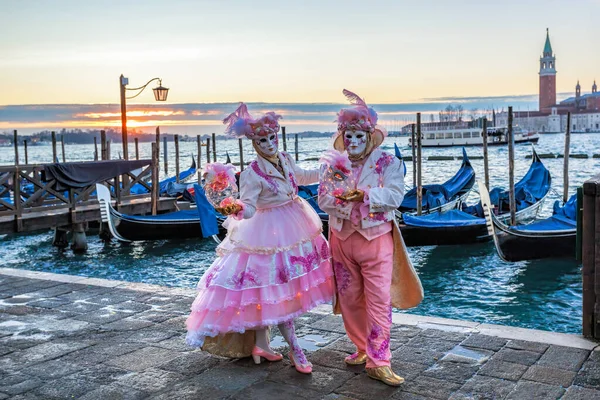 Kleurrijke Carnavalsmaskers Een Traditioneel Festival Venetië Italië — Stockfoto