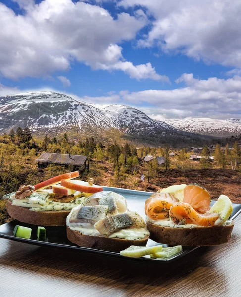 Typische Skandinavische Sandwiches Gegen Kleines Dorf Der Bahnstrecke Von Flam — Stockfoto