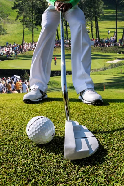 Homem Jogando Golfe Durante Torneio — Fotografia de Stock