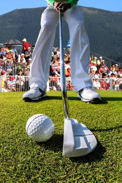 Hombre Jugando Golf Durante Torneo — Foto de Stock